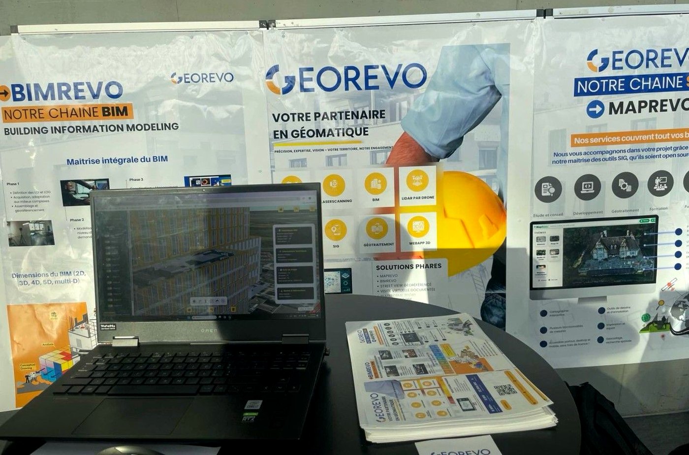 Stand GEOREVO — BIMREVO, MAPREVO : géomatique, BIM et SIG