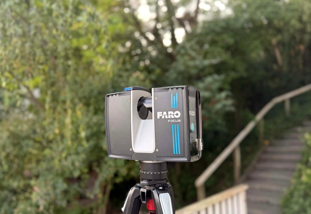 Scanner laser 3D FARO Focus Premium 200M sur trépied